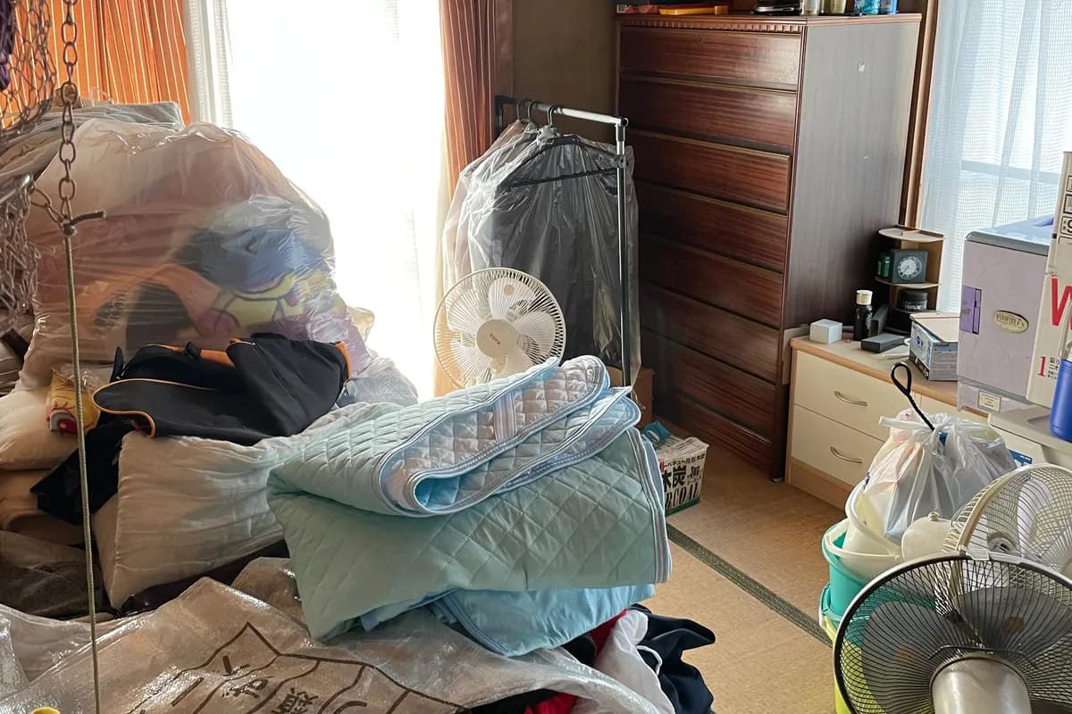 家財が残ったままの片付け前の物件